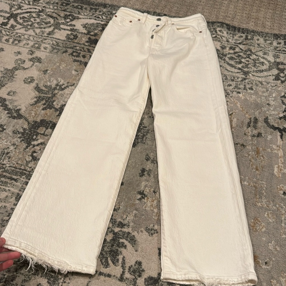 Levi's Premiun Ribcage Straight Ankle white denim jeans